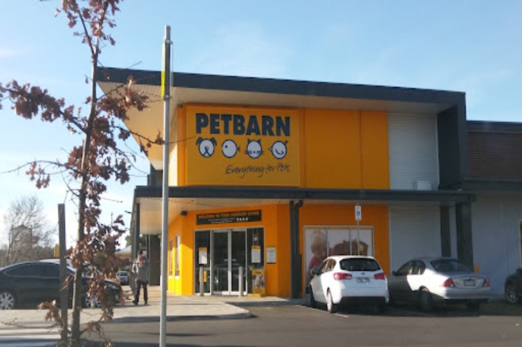 Front exterior of Petbarn Sunbury located at T2, 17–23 Horne Street, Sunbury VIC, featuring pet supplies, RSPCA cat and kitten adoptions, puppy school, dog grooming salon, and DIY dog wash stations in a welcoming retail space.